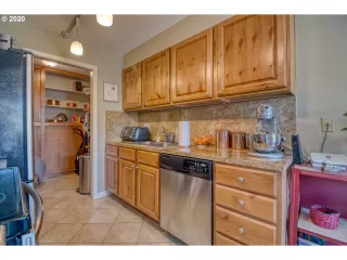 Photo #5: 20106534 Listing