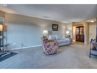 Photo #6: 20106534 Listing