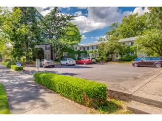 Photo #1: 20106703 Listing