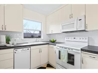 Photo #2: 20106786 Listing