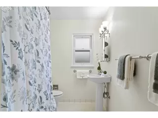 Photo #5: 20106786 Listing