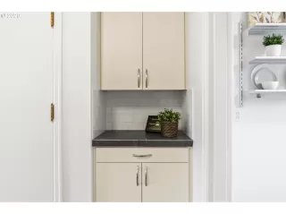 Photo #6: 20106786 Listing