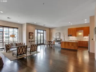 Photo #5: 20106861 Listing