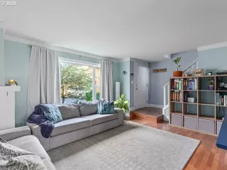 Photo #3: 20107020 Listing