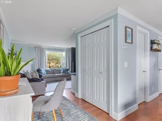 Photo #4: 20107020 Listing