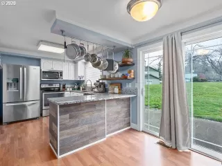 Photo #5: 20107020 Listing