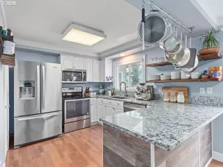 Photo #6: 20107020 Listing