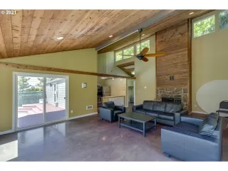 Photo #2: 20107202 Listing