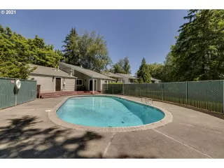 Photo #4: 20107202 Listing