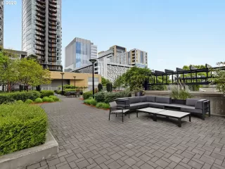 Photo #6: 20109068 Listing