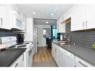 Photo #4: 20111346 Listing