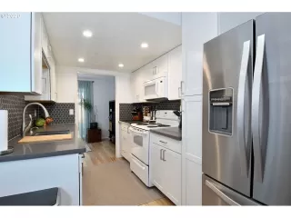 Photo #5: 20111346 Listing