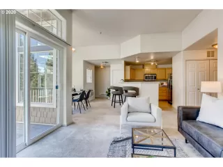 Photo #5: 20111362 Listing