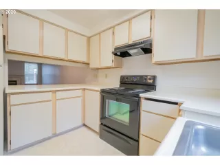 Photo #3: 20111748 Listing