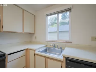 Photo #5: 20111748 Listing