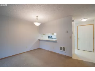 Photo #6: 20111748 Listing