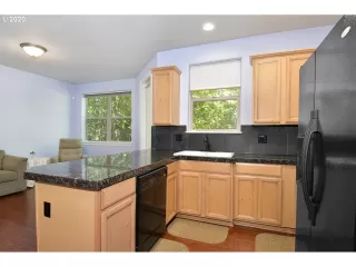 Photo #5: 20114745 Listing