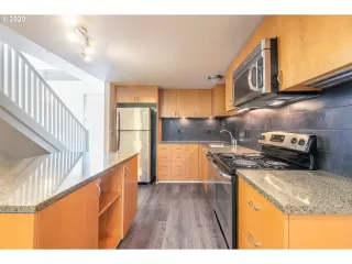 Photo #5: 20115148 Listing