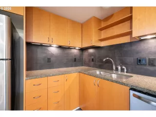 Photo #6: 20115148 Listing