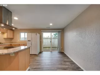 Photo #2: 20115212 Listing 