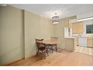 Photo #4: 20115420 Listing