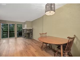 Photo #5: 20115420 Listing