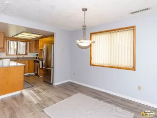 Photo #1: 20116018 Listing