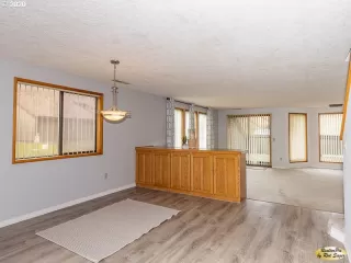 Photo #3: 20116018 Listing