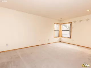 Photo #6: 20116018 Listing