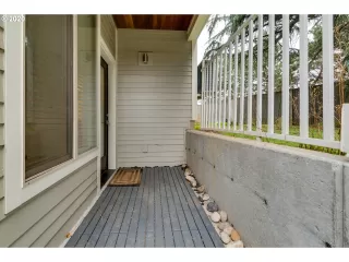 Photo #6: 20116707 Listing