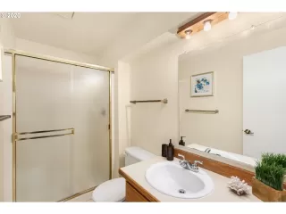 Photo #4: 20116904 Listing