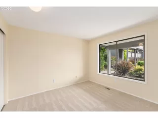 Photo #5: 20116904 Listing