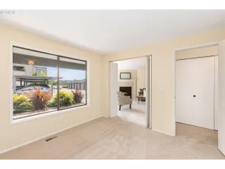 Photo #6: 20116904 Listing