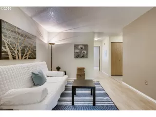 Photo #6: 20117246 Listing