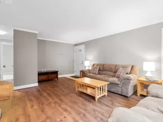 Photo #3: 20117549 Listing