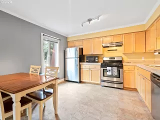 Photo #4: 20117549 Listing