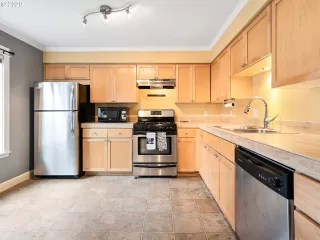 Photo #6: 20117549 Listing