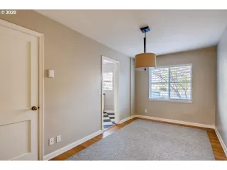 Photo #5: 20117791 Listing