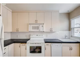 Photo #6: 20117791 Listing