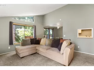 Photo #5: 20118539 Listing