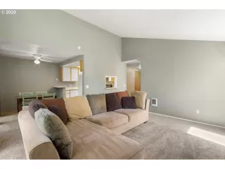 Photo #6: 20118539 Listing