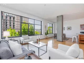 Photo #5: 20118641 Listing 