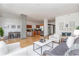 Photo #6: 20118641 Listing 