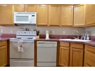 Photo #5: 20118785 Listing