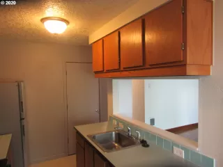 Photo #5: 20120118 Listing 