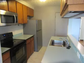 Photo #6: 20120118 Listing 