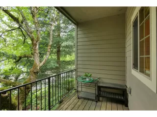 Photo #4: 20120731 Listing