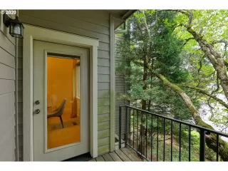 Photo #5: 20120731 Listing