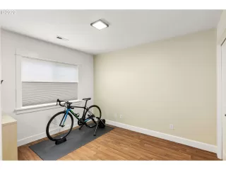 Photo #6: 20120731 Listing