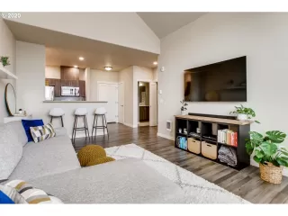 Photo #4: 20121325 Listing